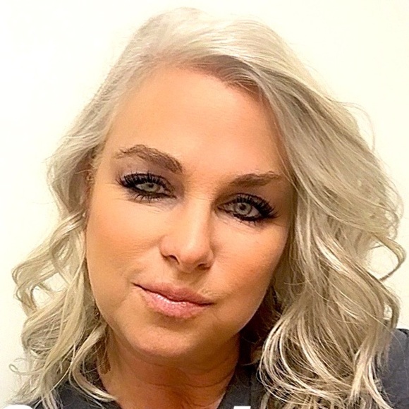 Meet your Posher, Kim - Picture 1 of 1